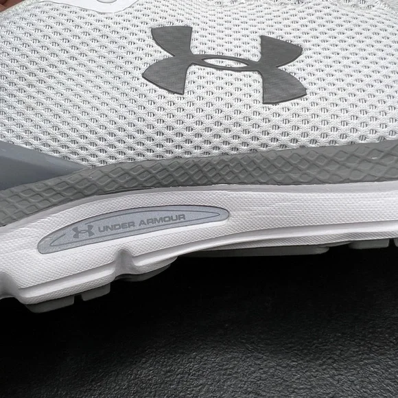 🌹 Under Armour Mens Charged Gemini 3023276-100 White Running Shoes Sneakers 9 - Picture 3 of 14